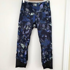 NWOT Women's Black and Blue Mesh Floral Capri Hyba Leggings 422470  - Size M